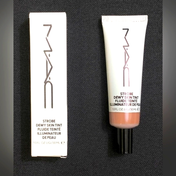✨MAC Strobe Dewy Skin Tint "Medium 3" New 1.0fl oz - Picture 1 of 3